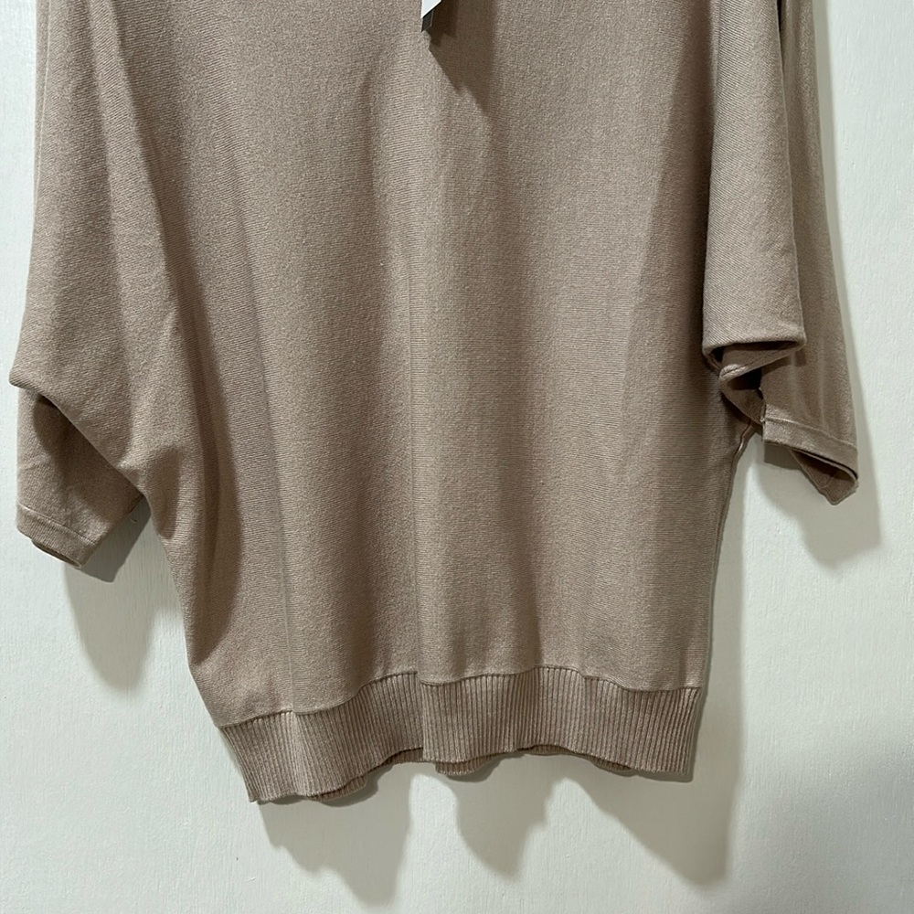 CHELSEA & THEODORE WOMENS PULLOVER BERMUDA SAND Sz MD NEW - Picture 4 of 9